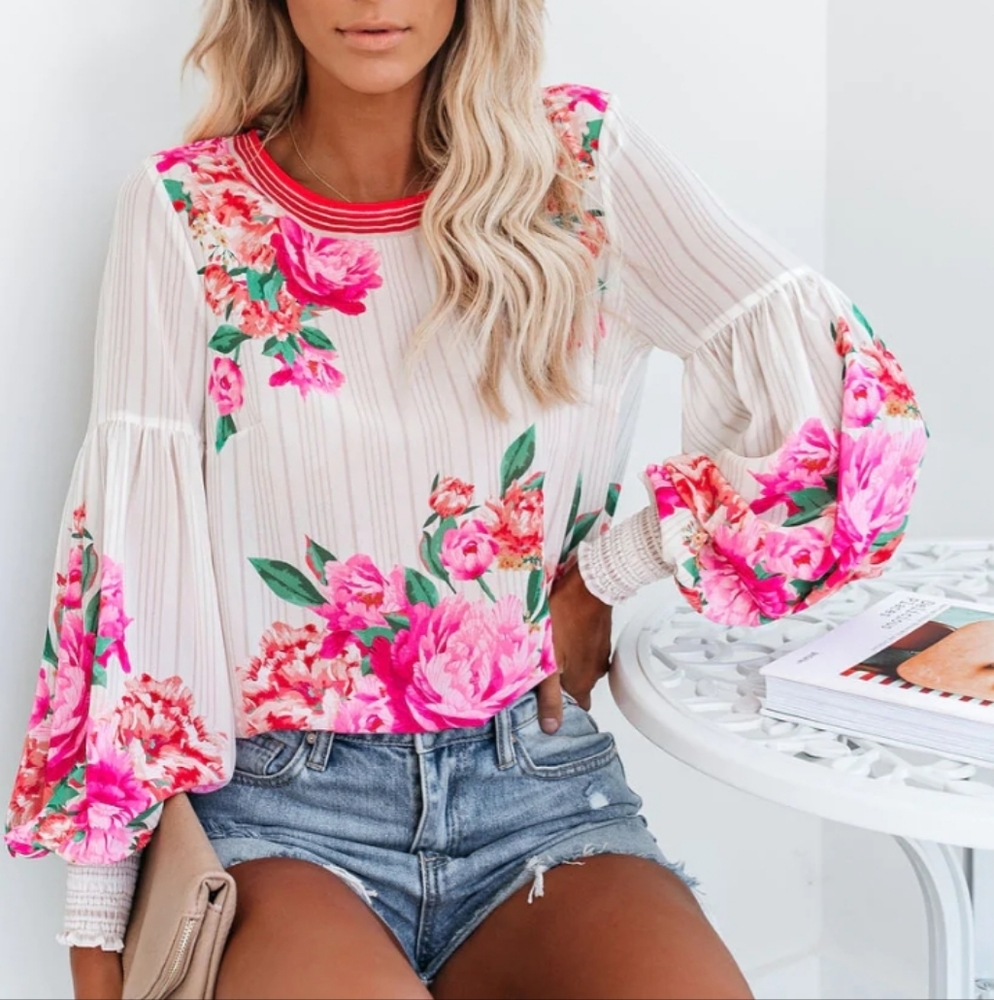 BRAND NEW. Vici VALENCIA ROSE PRINTED BLOUSE - PINK MULTI size small